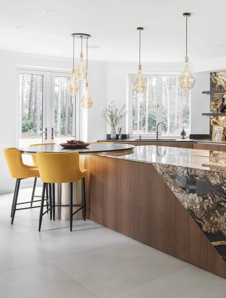 kitchen with circular breakfast bar dining at island