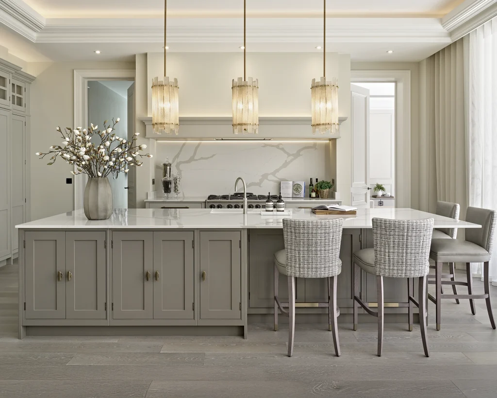 Two tone shaker kitchen with neutral handpainted kitchen cabinets, bespoke feature mantle and brass accents
